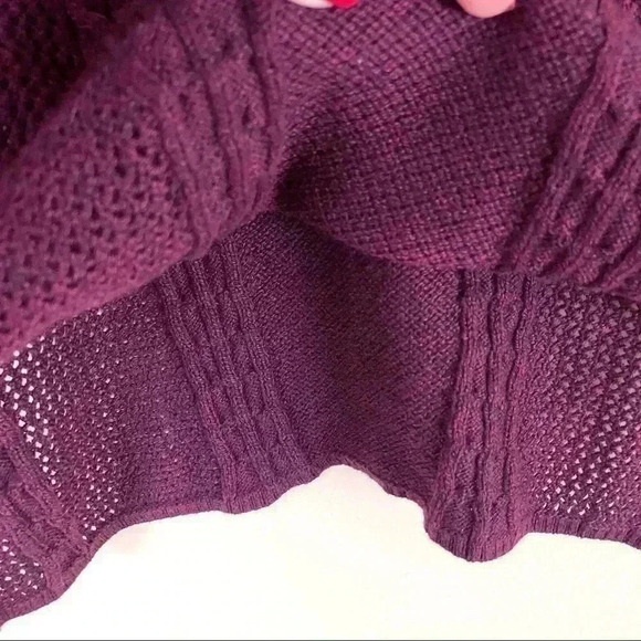 American Eagle Softest Stitchmix Red Ombre Knit Crew Neck Sweater Size XS - Picture 7 of 12